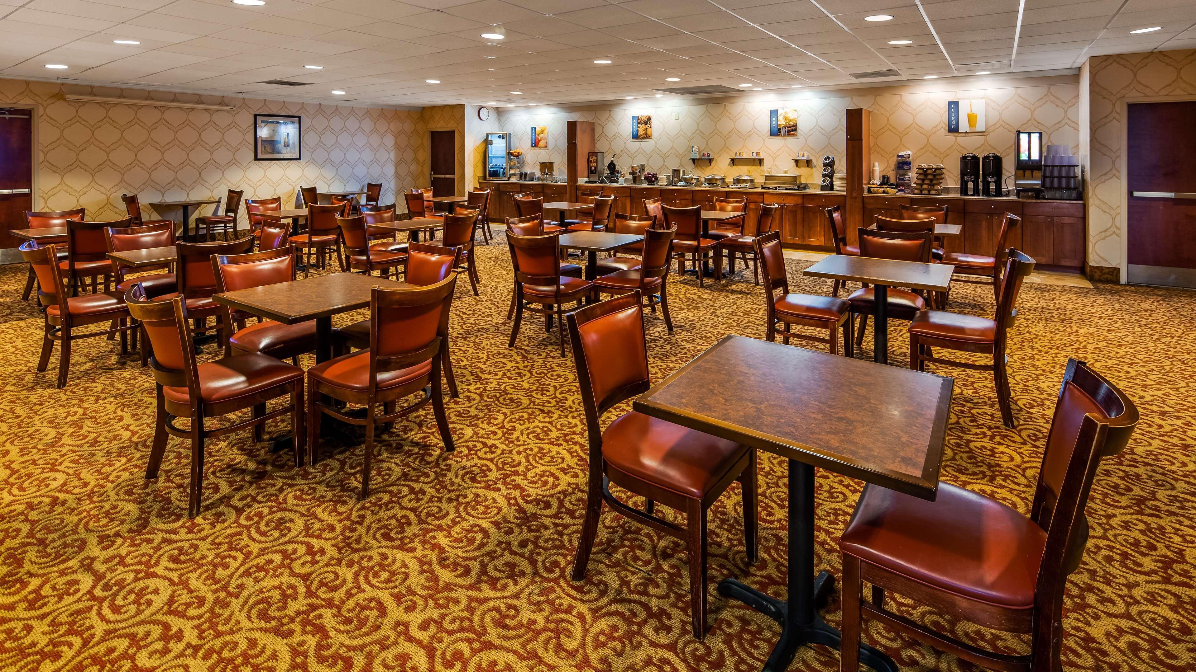 Best Western Regency Inn Marshalltown Buitenkant foto